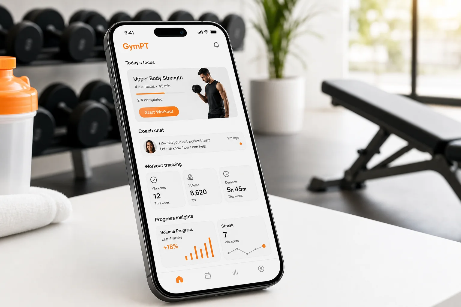 Interface GymPT de plan d’entraînement personnalisé sur smartphone dans un décor de salle de sport premium